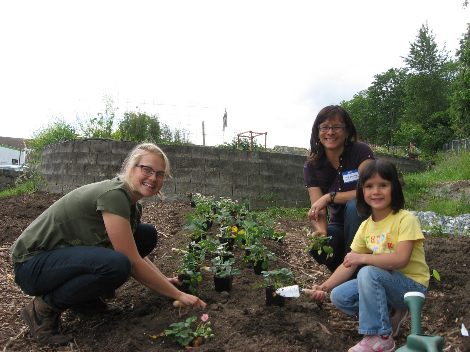 Michelle (center) with her duaghter (r) and staff member Amelia Swinton (l)