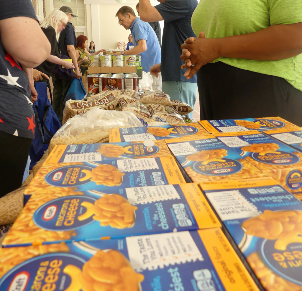 Display of mac & cheese