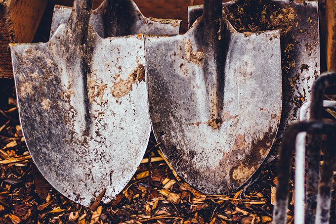 Shovels (photo by Noam Almosnino)