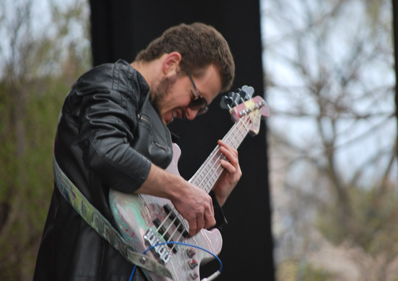 jamming_on_the_guitar