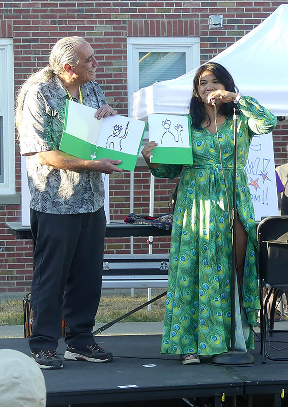 Without looking, David & magician Maritess Zurbano "magically" drew very similar pictures!