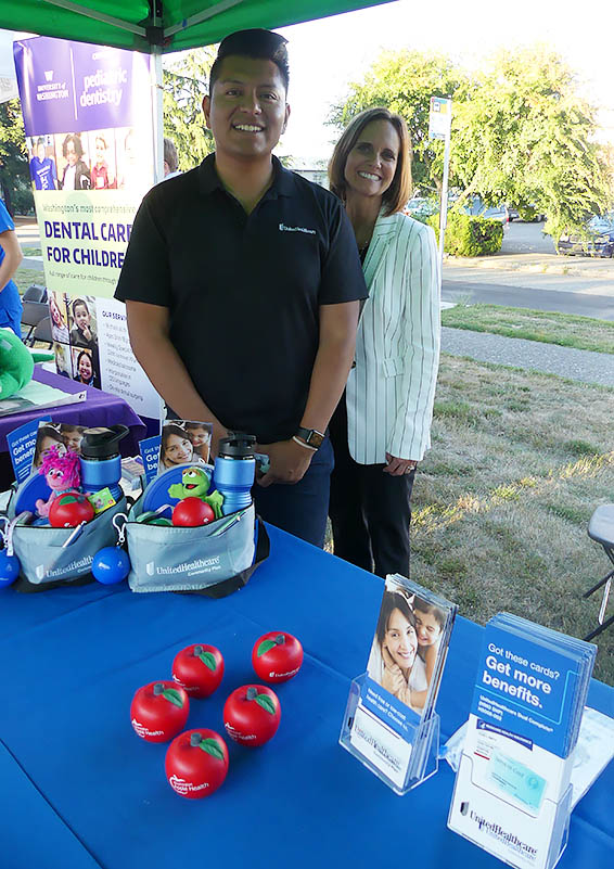 A man & woman at the UnitedHealthcare Community Plan table
