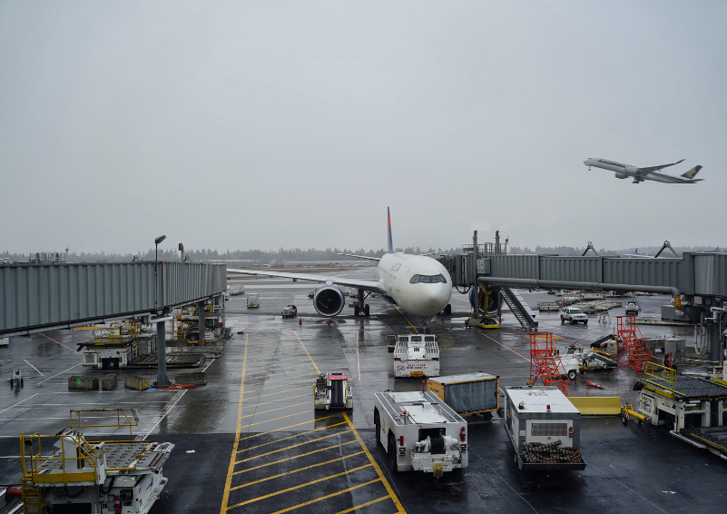 Airplanes at Sea-Tac Airport